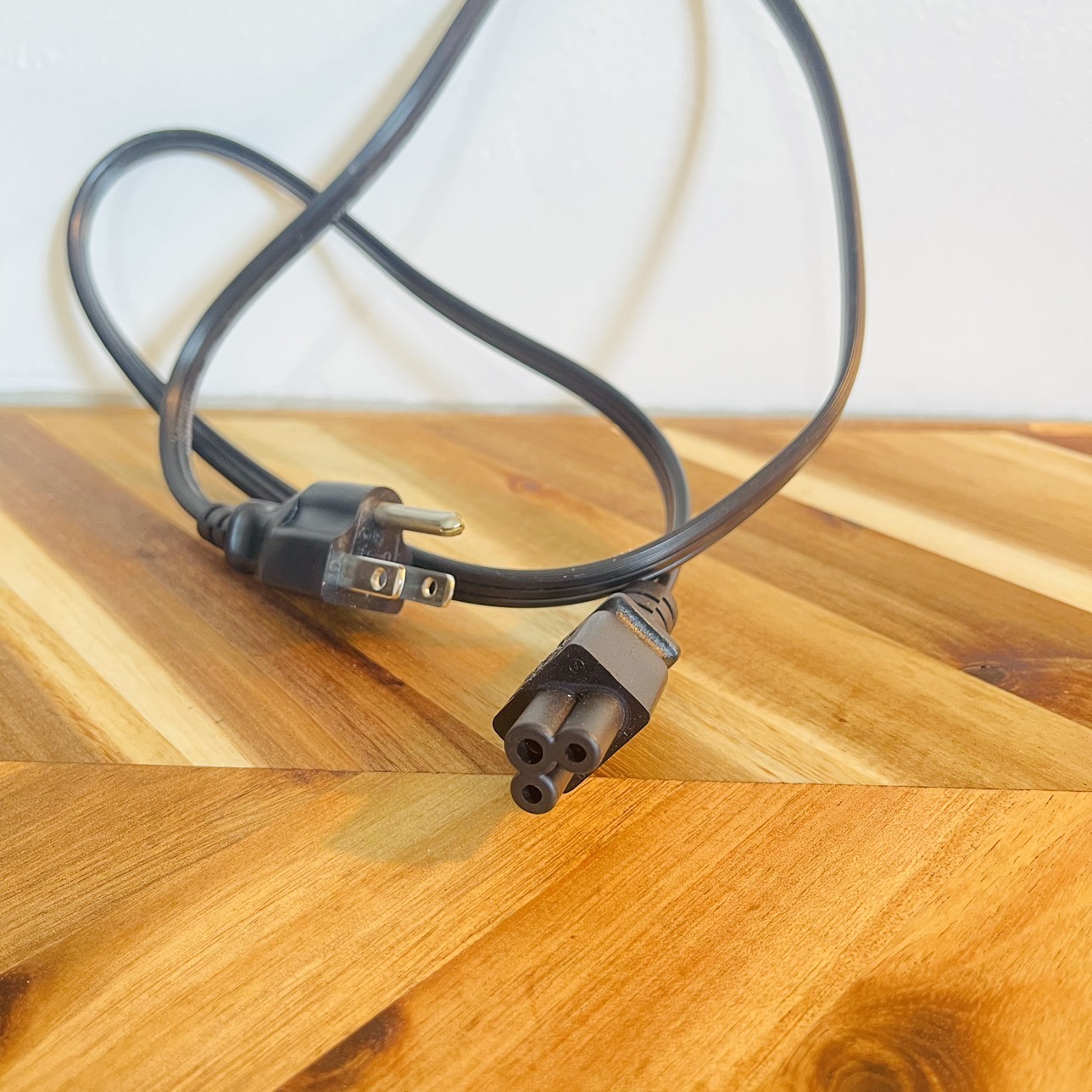 Computer/ Monitor Replacement Power Cord thumbnail