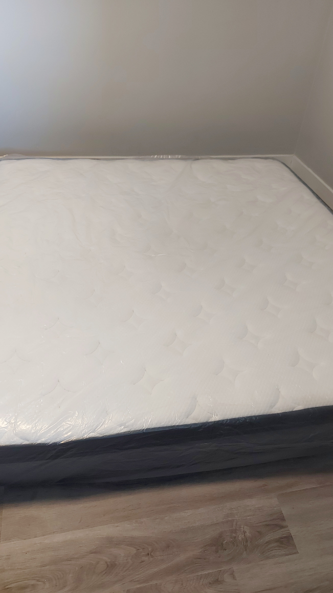 !!BEST DEAL!! Spotless like new Memory foam hybrid mattress image indicator(9)