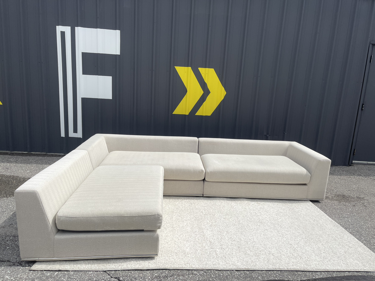 Free delivery 📦 Ivory Beige Sectional sofa couch - photo 2