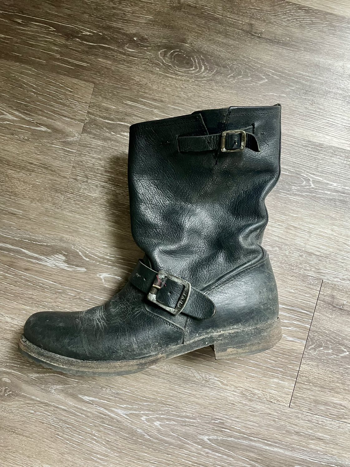 Frye Women’s Veronica Short in Black (9) thumbnail