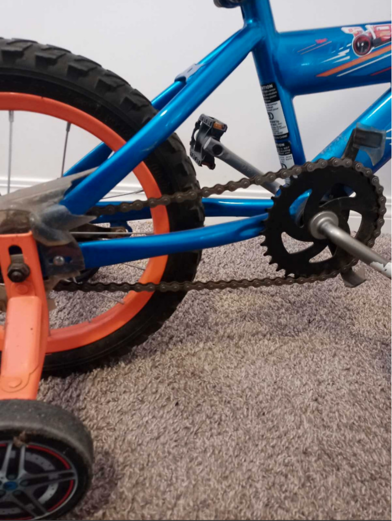 Hotwheels Kids Bike With Training Wheels - photo 5