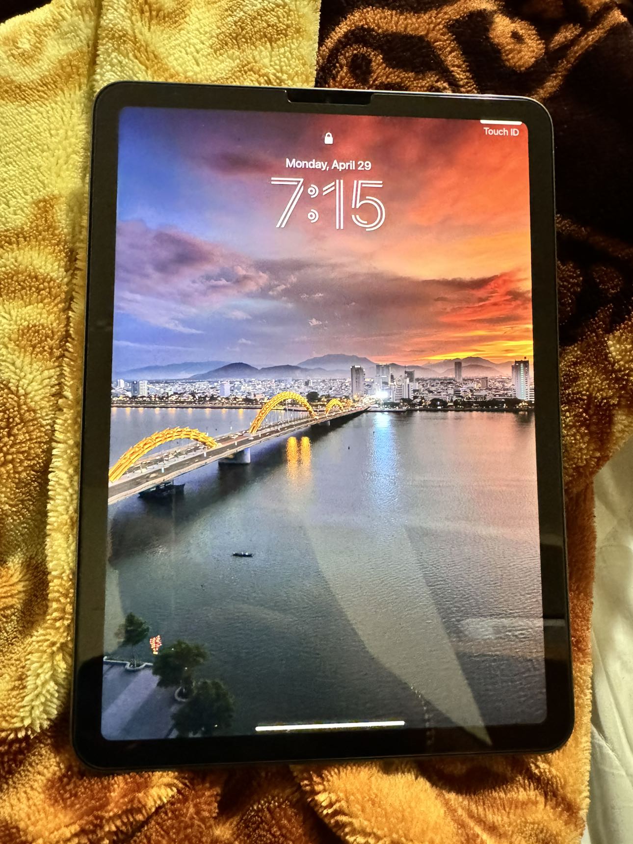 Apple iPad Air 4th Gen image indicator(2)