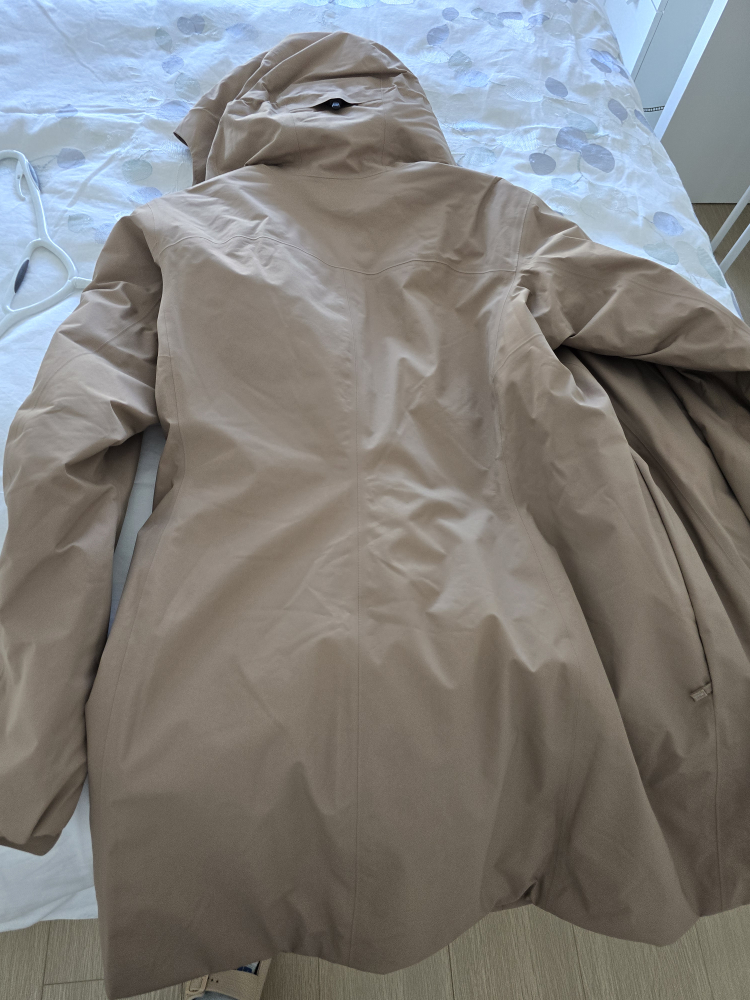 Arc'teryx women's winter coat - photo 4