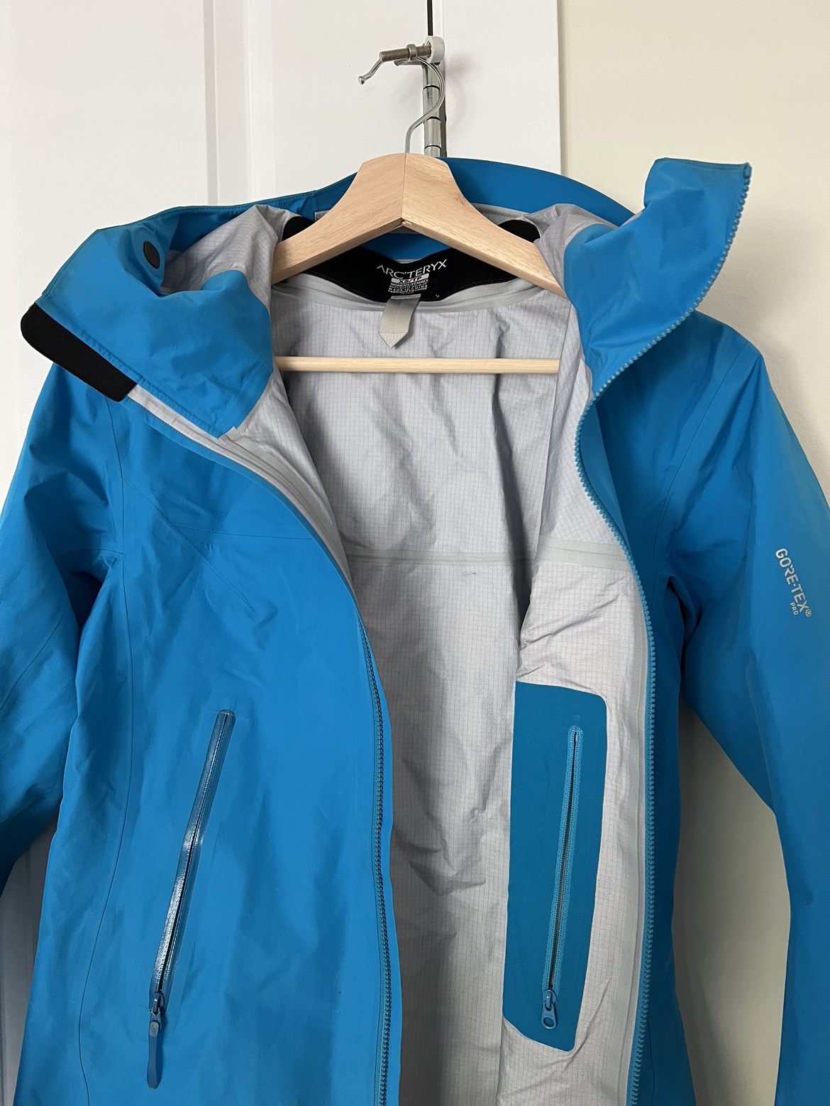 Arc’teryx Women’s Shell Jacket - photo 3