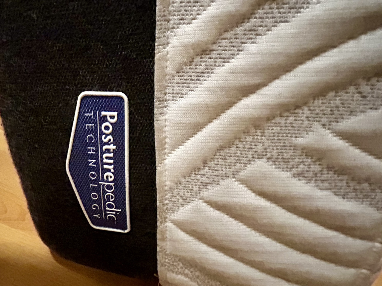 King mattress - LIKE NEW- Sealy Posturepedic Optimum technology - photo 4