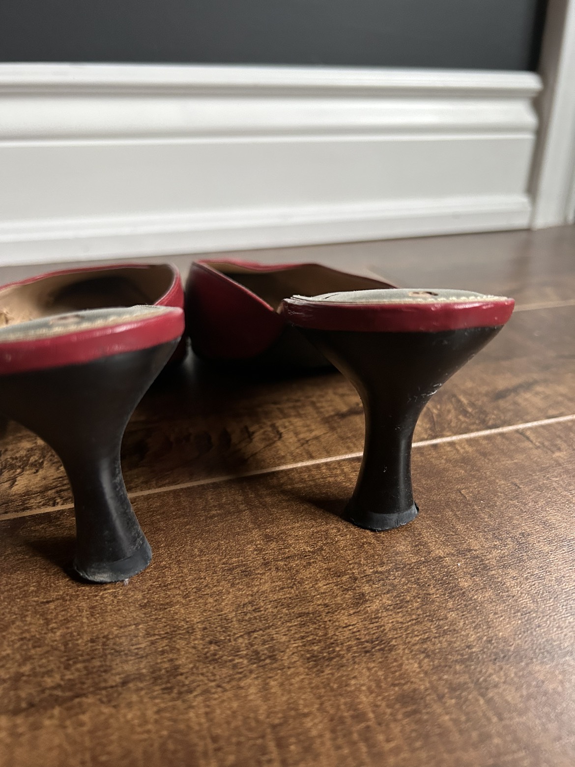 Women’s shoes - leather- size 8 M image indicator(2)