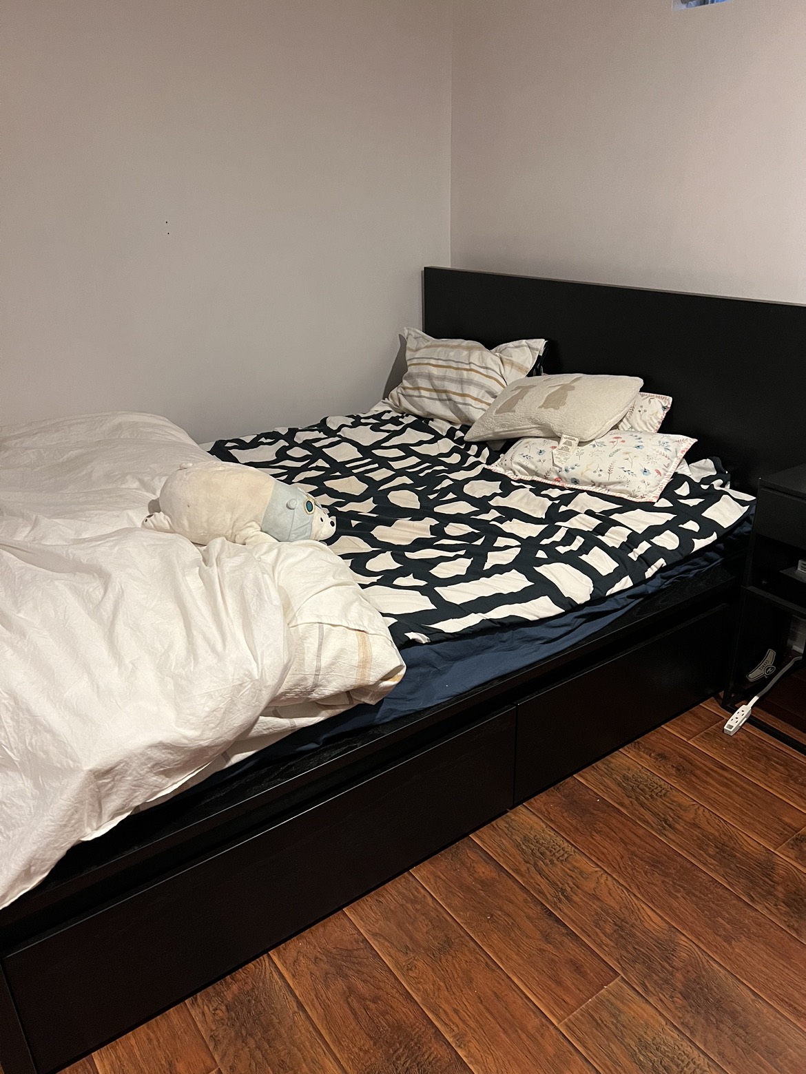 Ikea Queen bed & mattress thumbnail