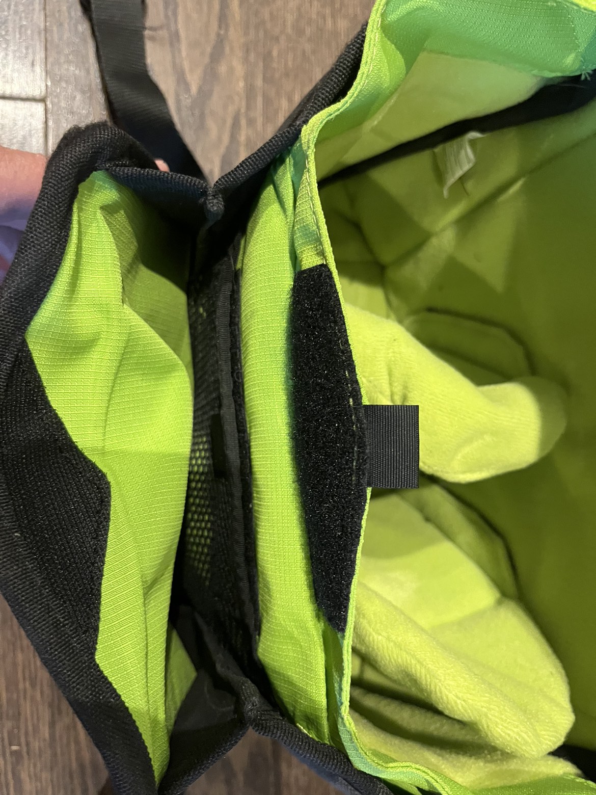 Black Crumpler camera bag image indicator(4)