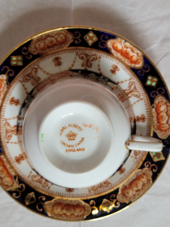 Royal Albert antique pattern teacup set image indicator(2)