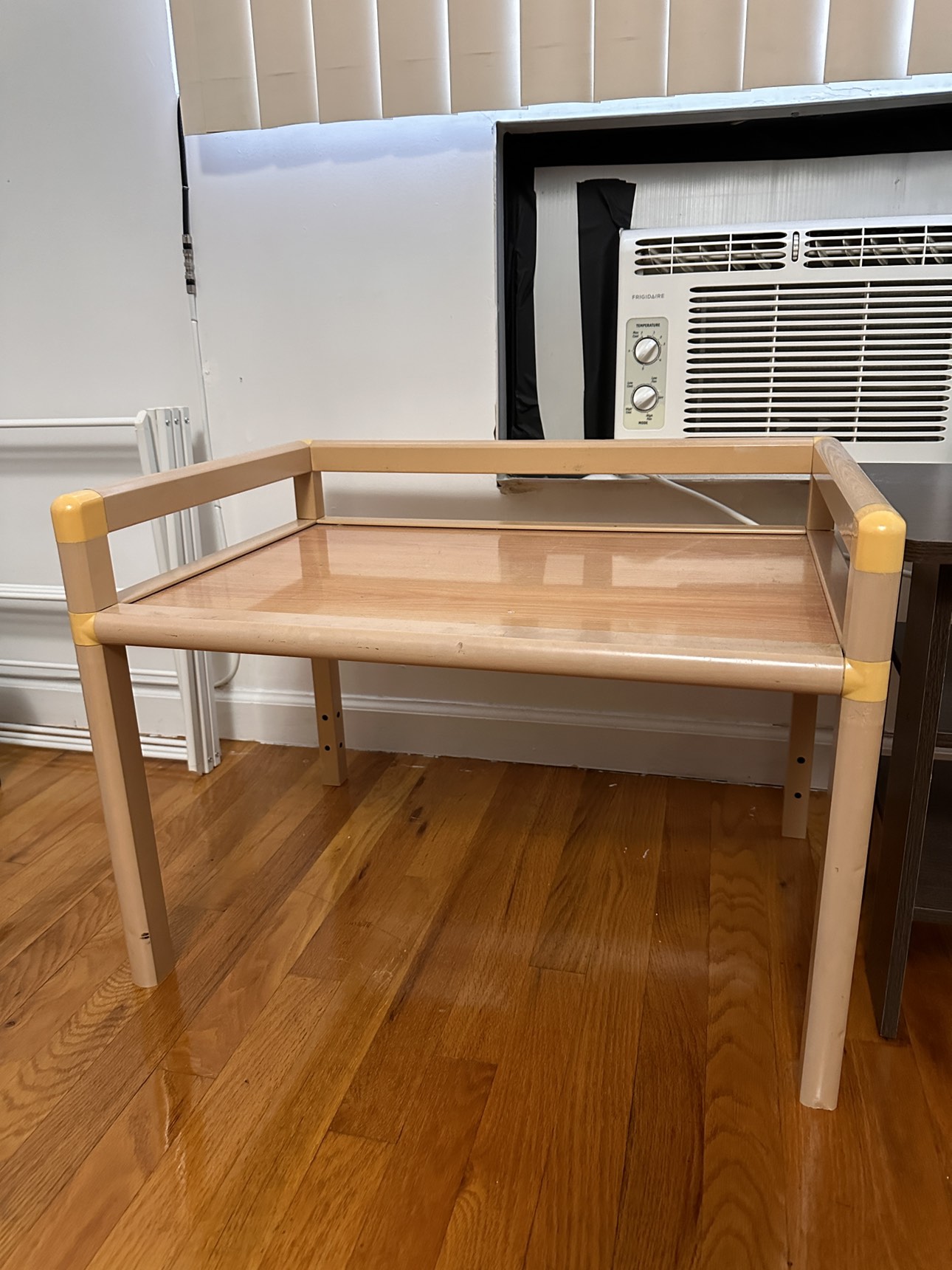 Small table #freecycle 🥕