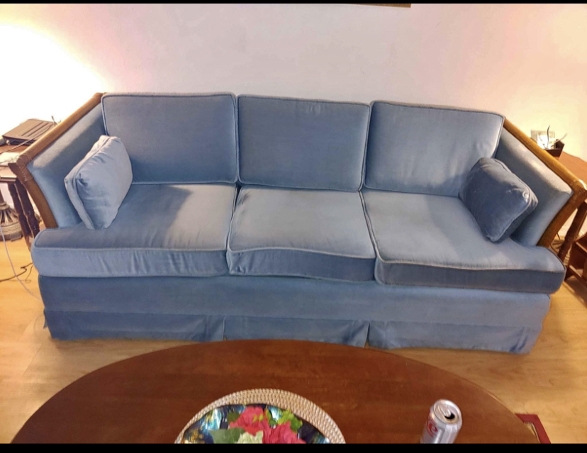Vintage MCM blue velvet pullout couch with teal accents - photo 3