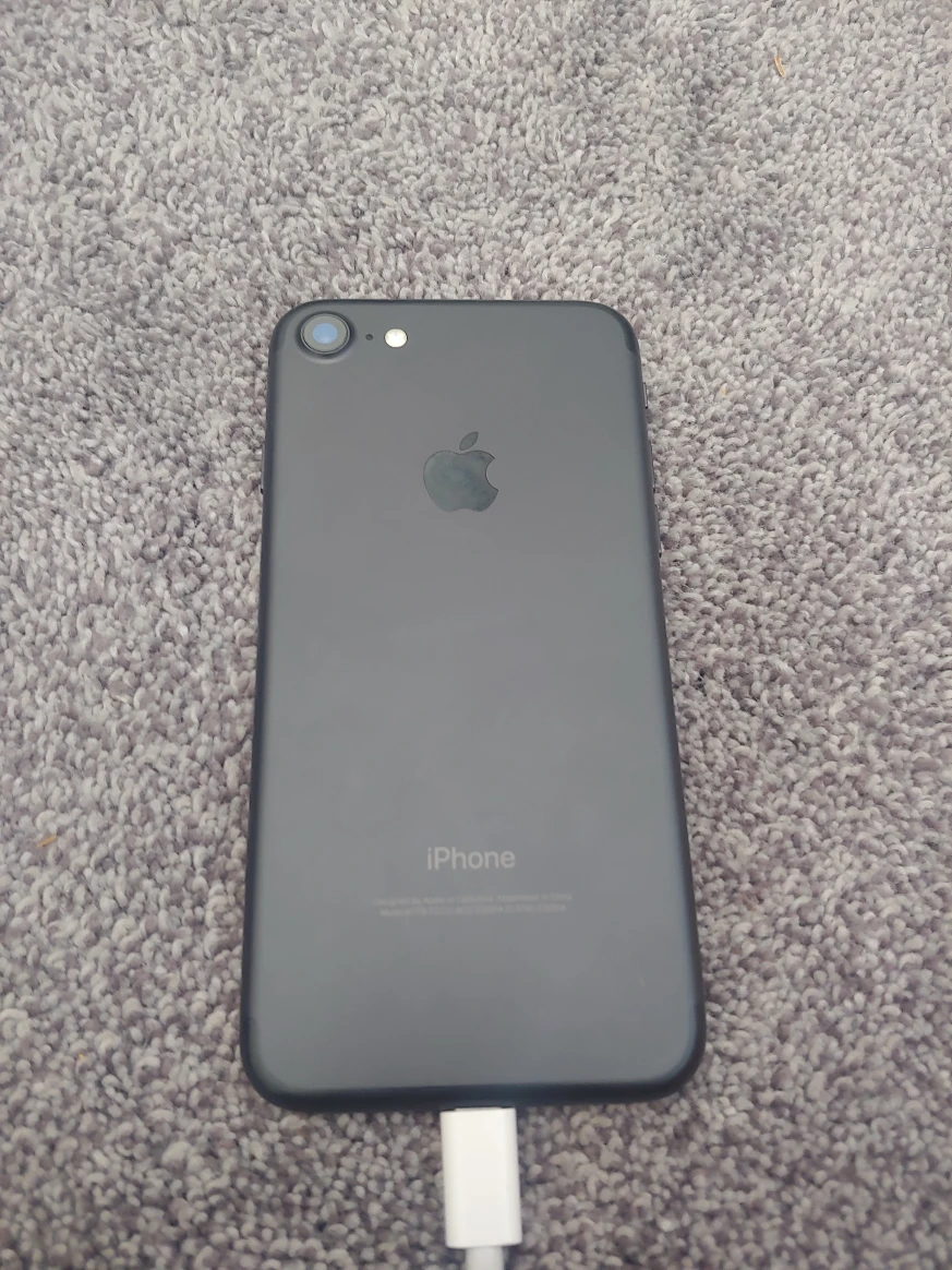 iPhone 7 - photo 2