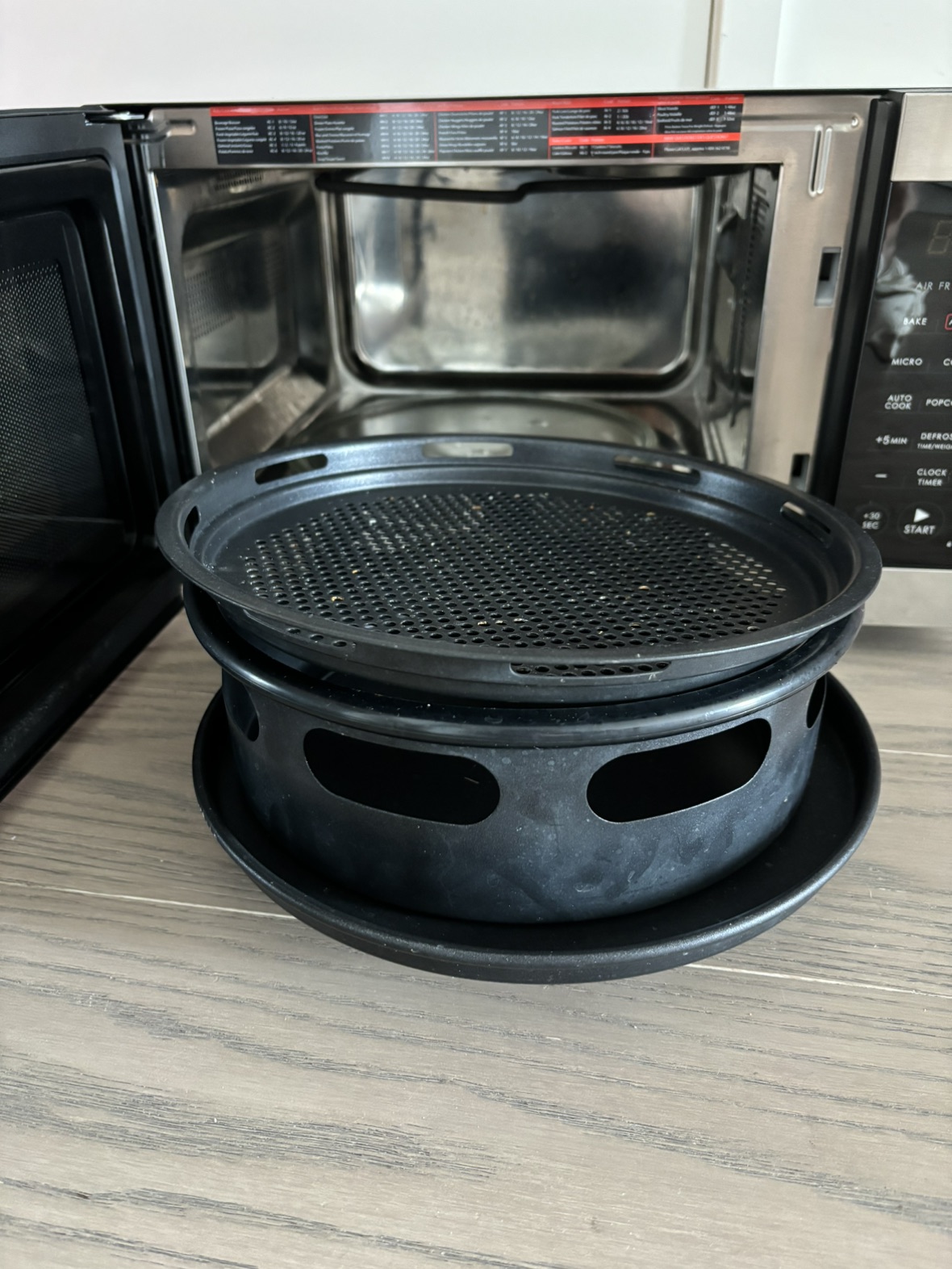 Galanz Air Fry Microwave Oven - photo 3
