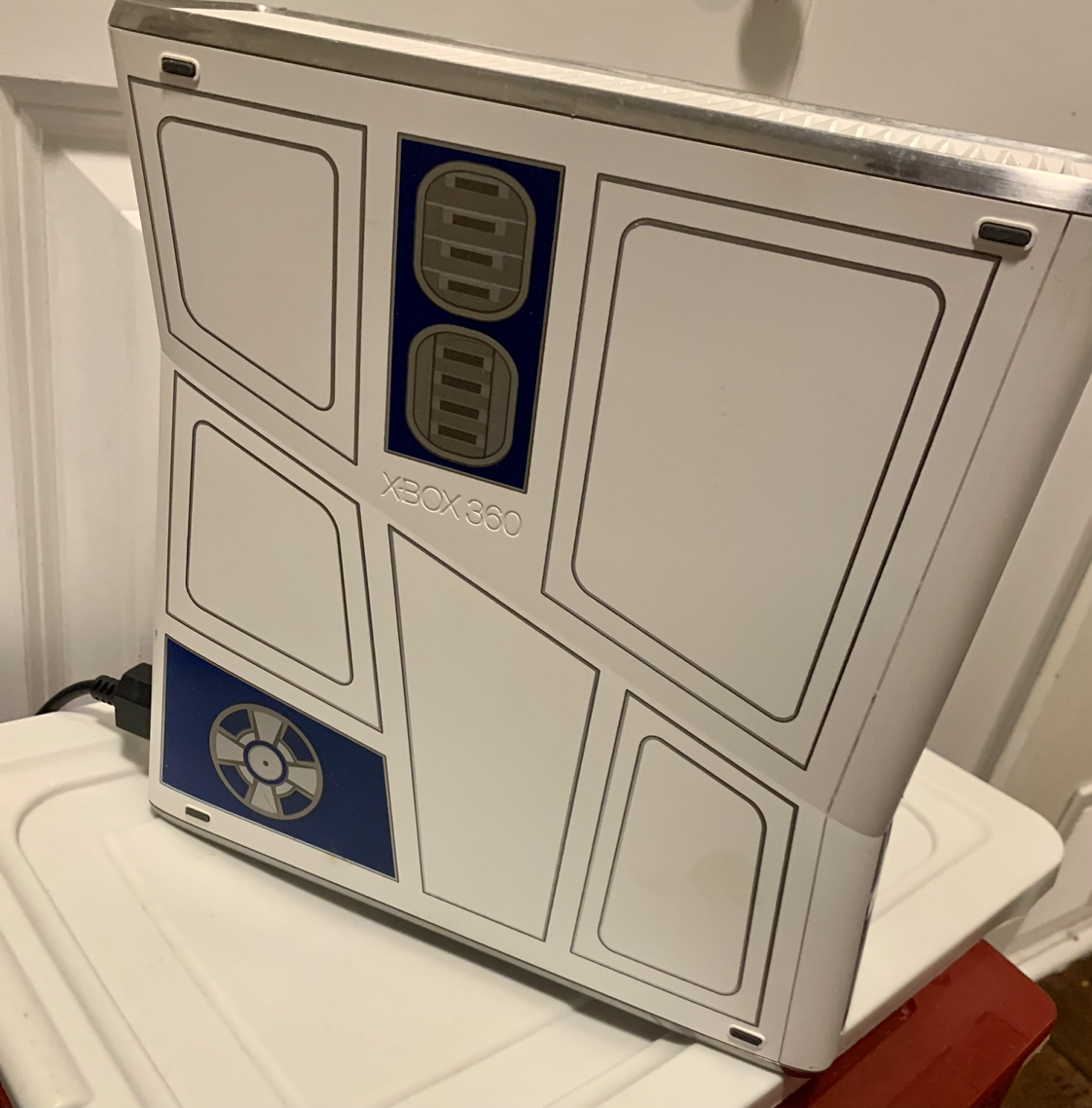 Xbox 360 Slim 320GB Star Wars Limited Edition R2D Sounds image indicator(7)