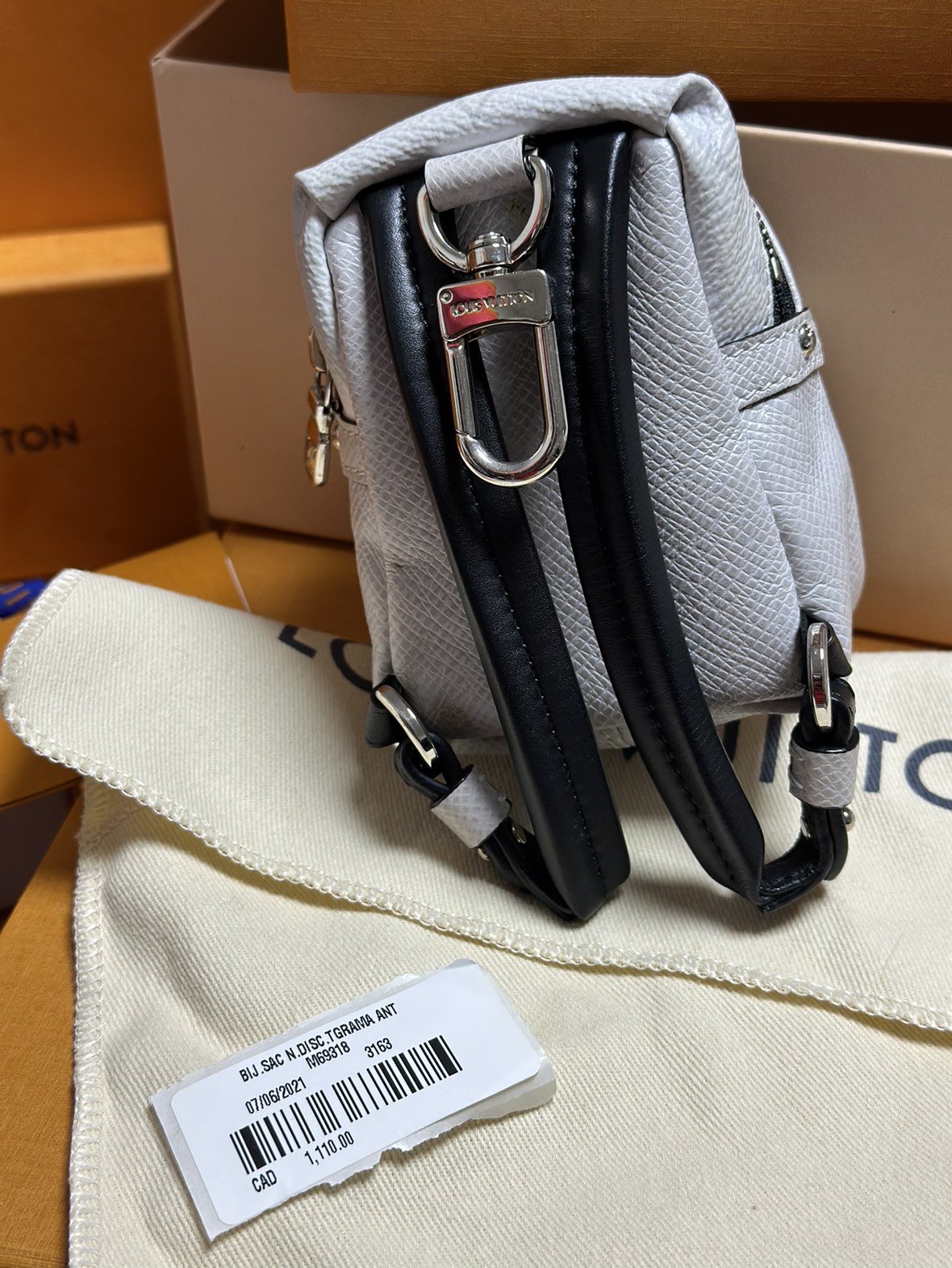 LV TAIGALAMA BAG CHARM (KEY RING) - photo 3