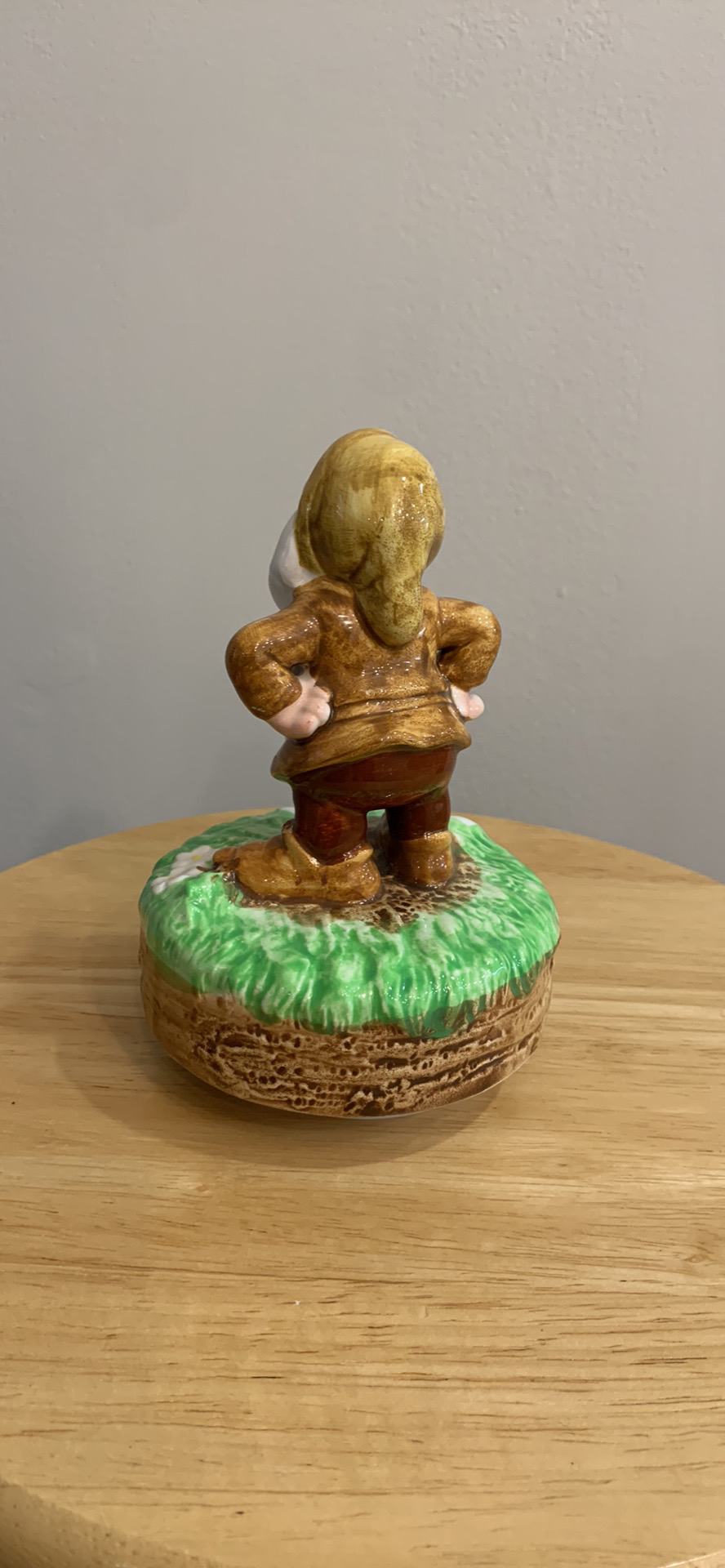 Vintage 1984 Schmid Music Figurine Walt Disney Sneezy image indicator(5)