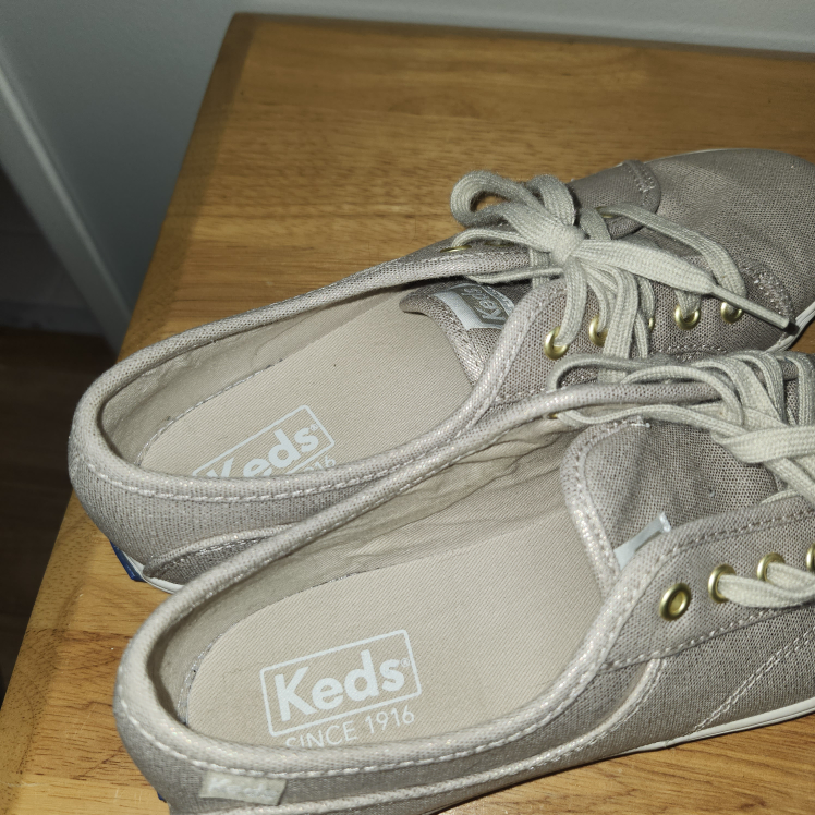 KEDS CHAMPAGNE METALLIC CANVAS SNEAKER.  #size7.5 image indicator(6)