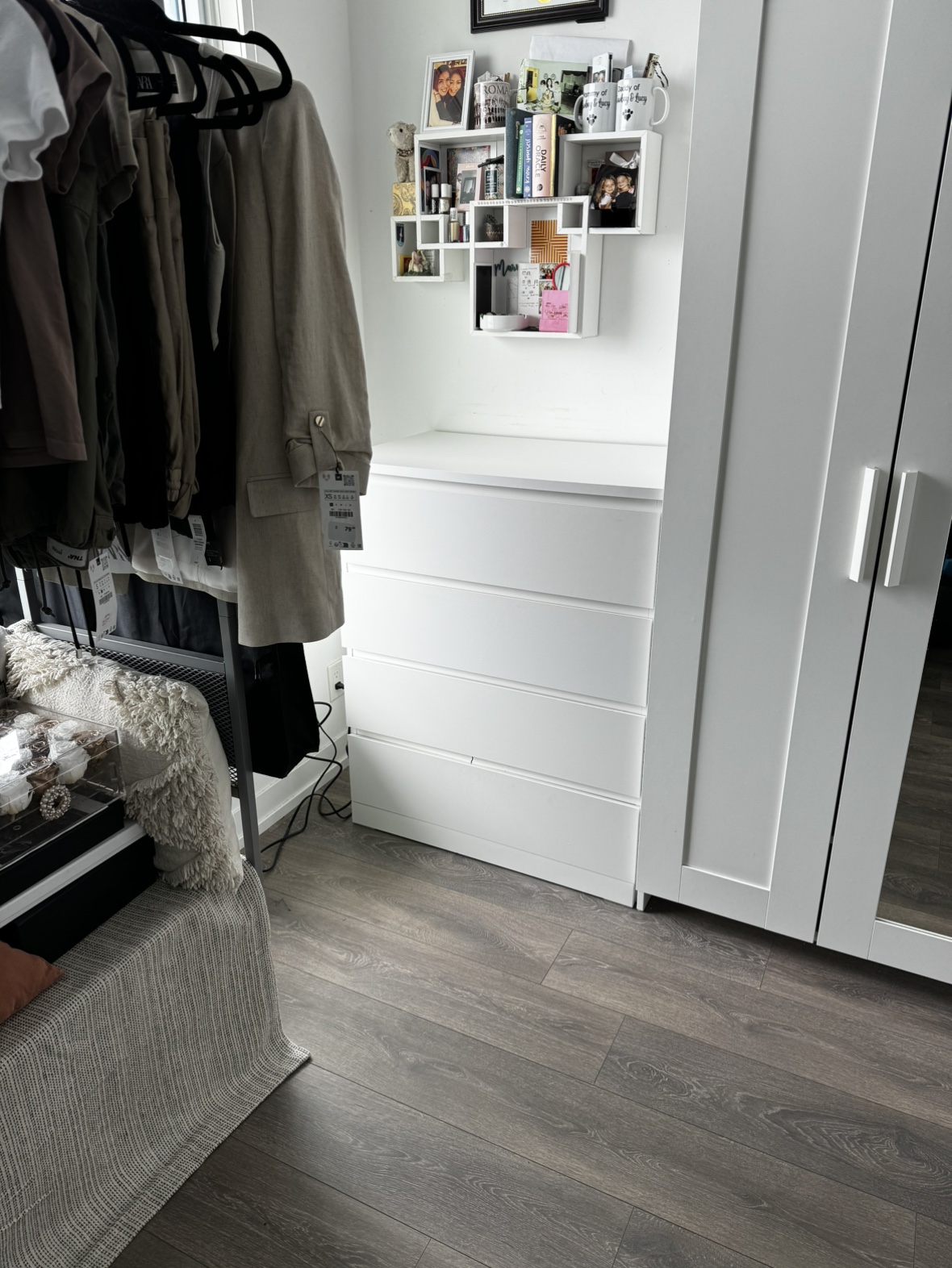 IKEA MALM Dresser image indicator(7)