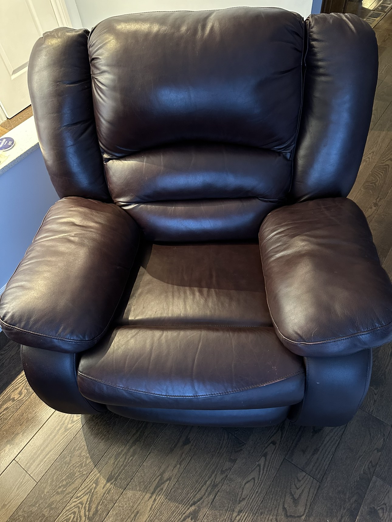 Leather Couch, Love Seat, Arm Chair - all reclining 🥕 image indicator(6)