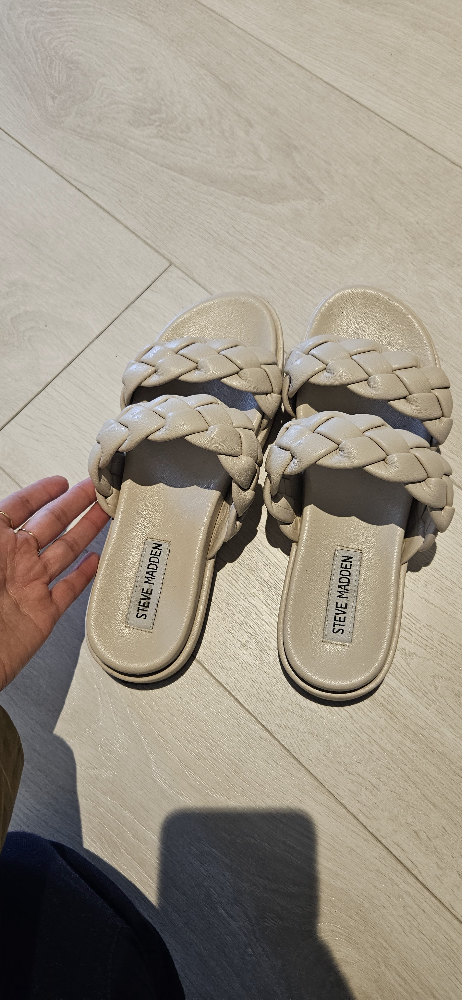 Steve Madden slides / sandals / shoes thumbnail