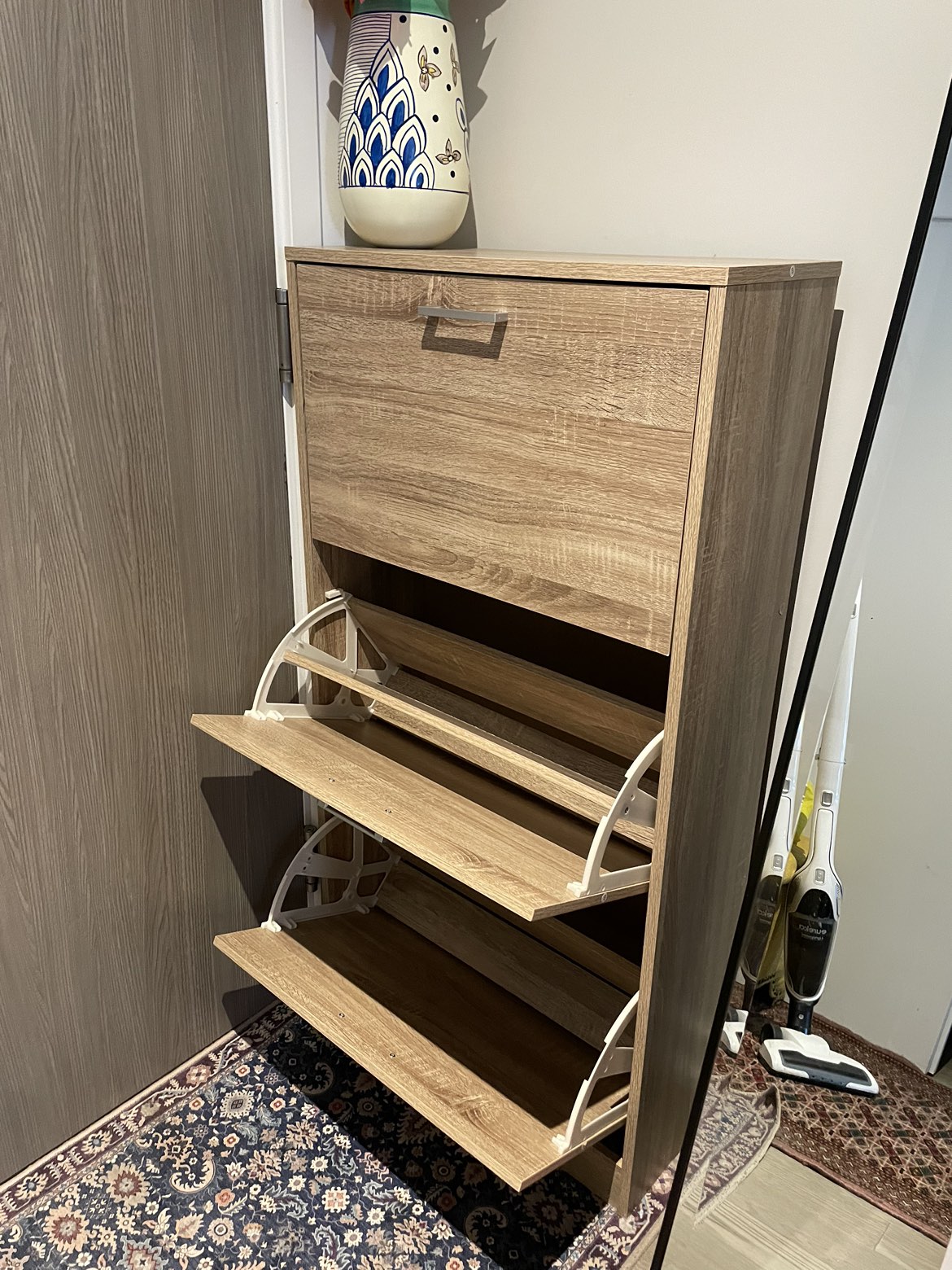 Shoe cabinet thumbnail