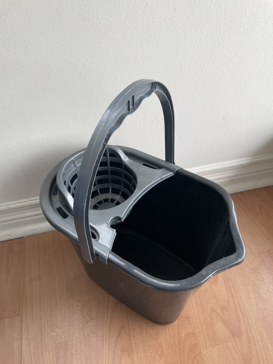 #freecycle bucket, starch spray, cookware polish, dryer sheets image indicator(2)