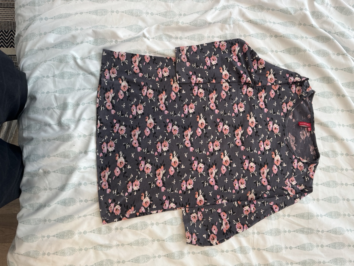 Grey tshirt thumbnail