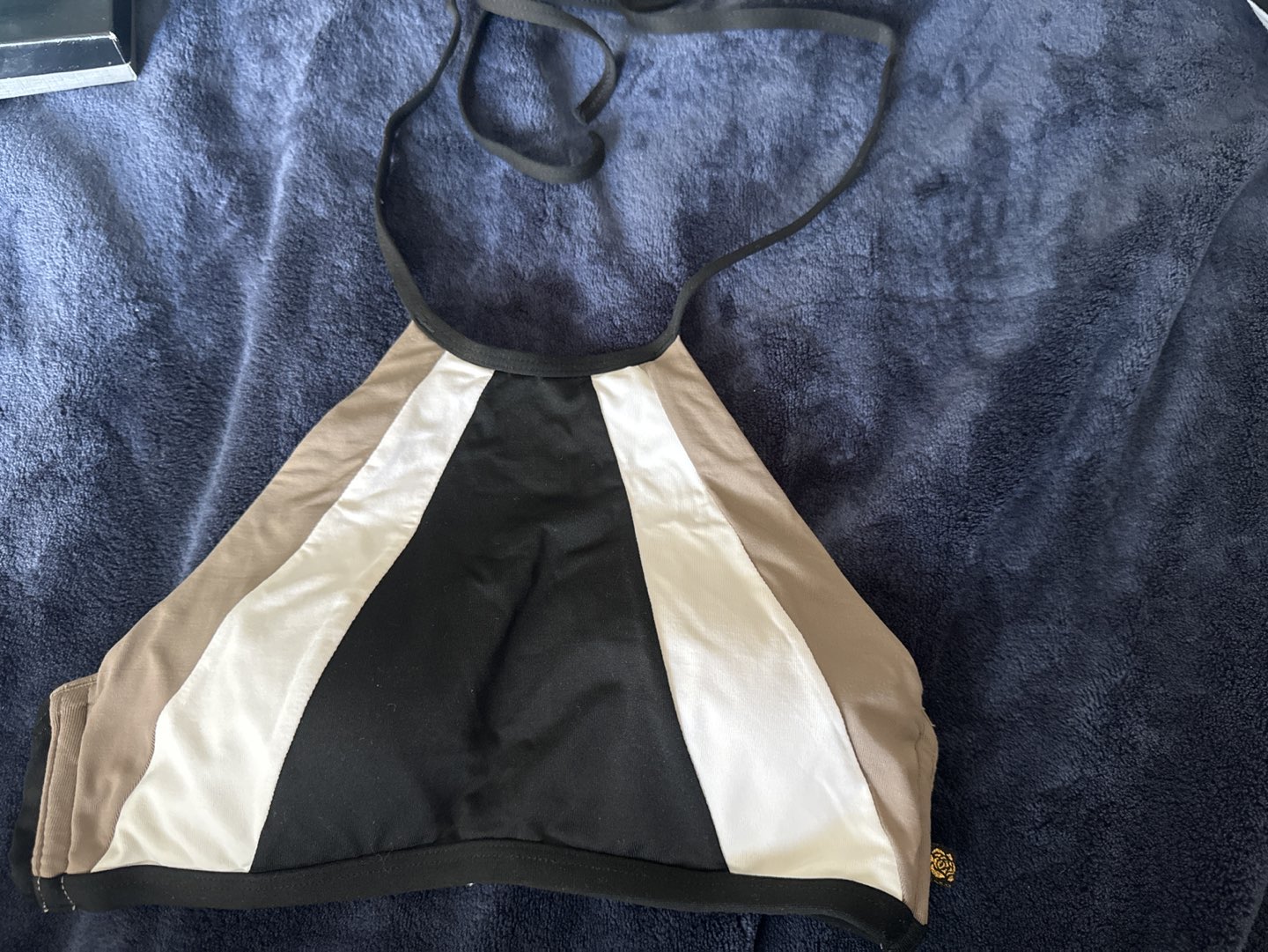 #freecycle 🥕 Like new women’s tankini swim top thumbnail