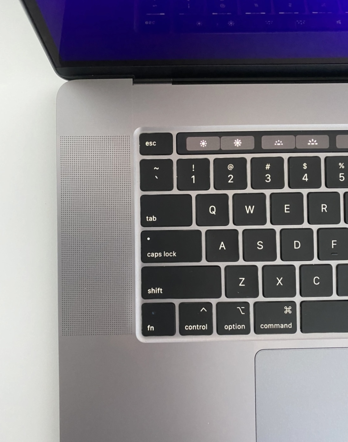 MacBook Pro - photo 2
