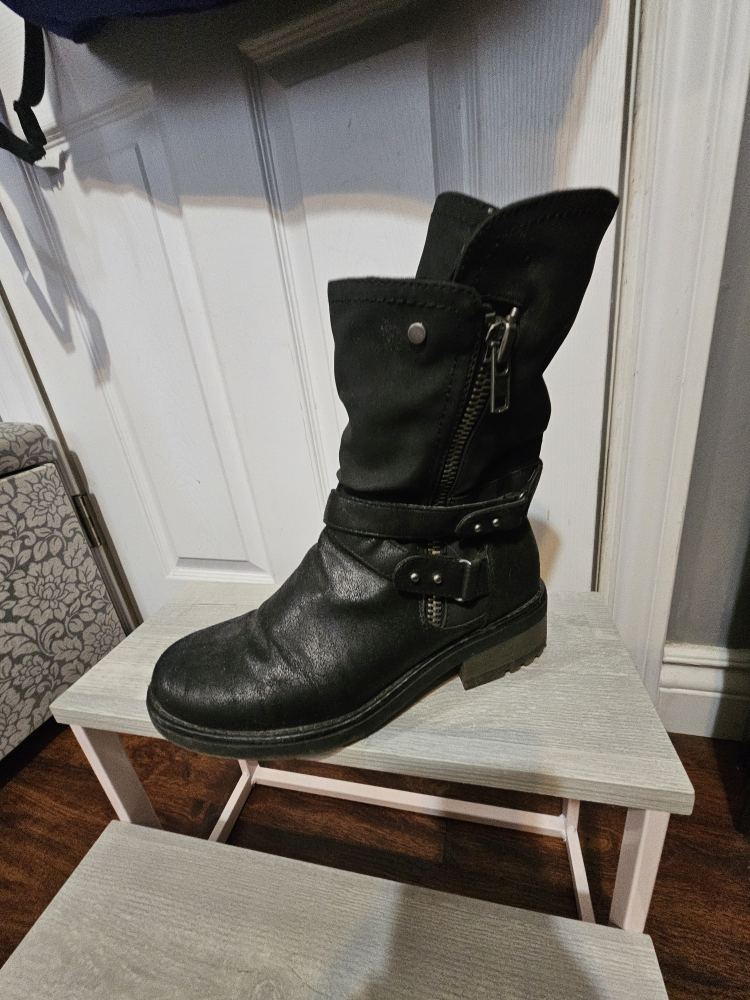 Boots Fergalicious 7.5 thumbnail