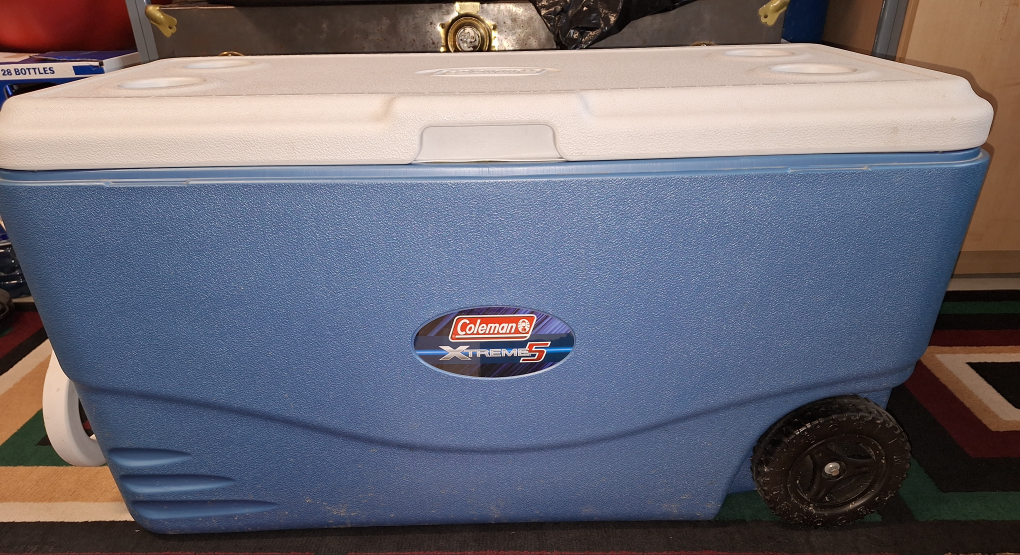wheeled cooler coleman Xtreme 5