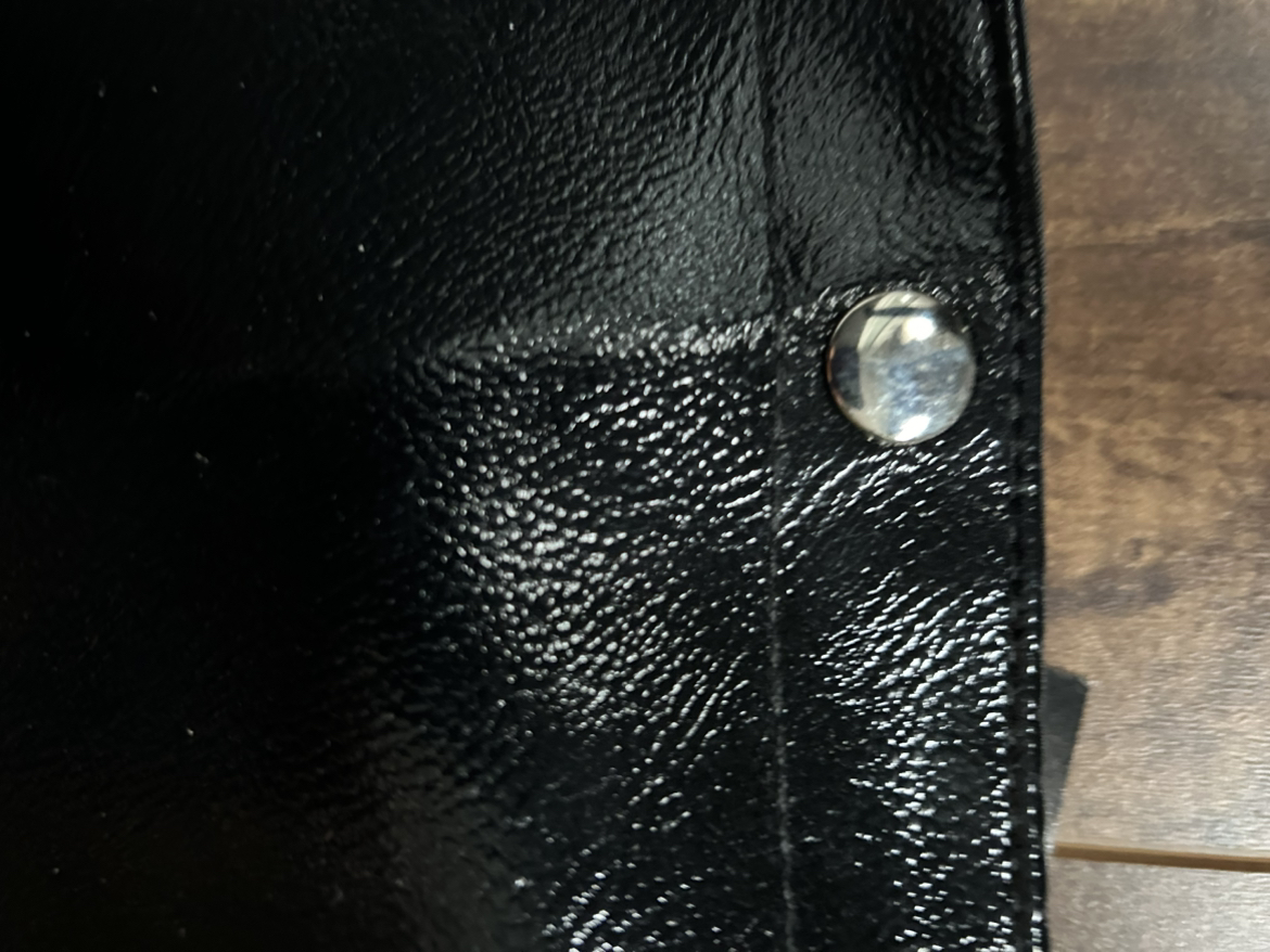 BNWT- black tote with inside pocket & snap closure image indicator(2)