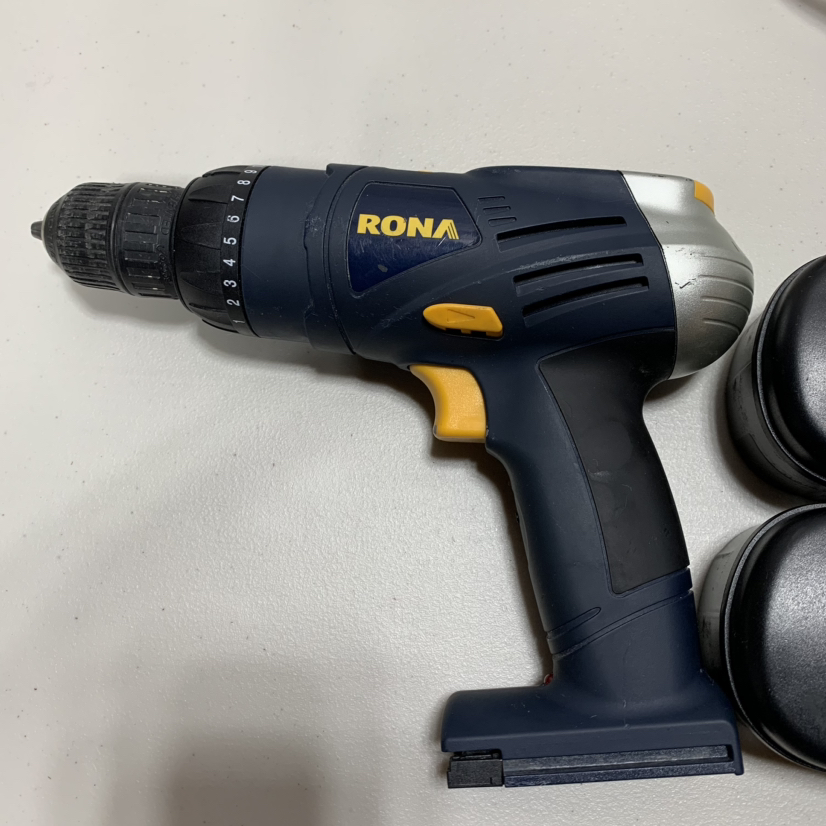 RONA 18V Cordless Drill w/ 2 battery pack and charger image indicator(7)