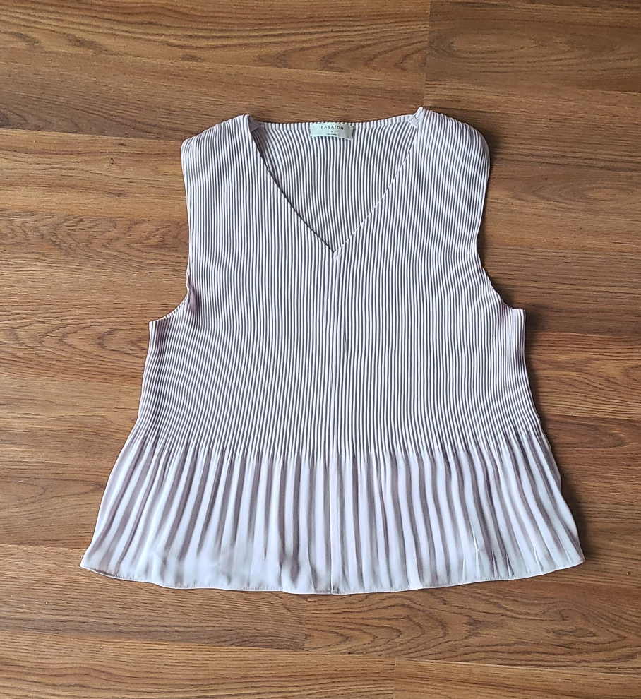 Aritzia Babaton Damien pleated flowy blouse sz M - photo 5