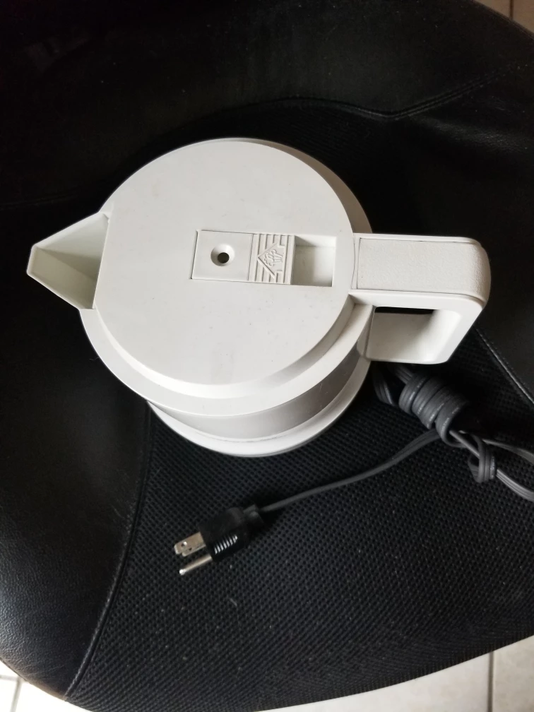 white electric kettle - photo 2