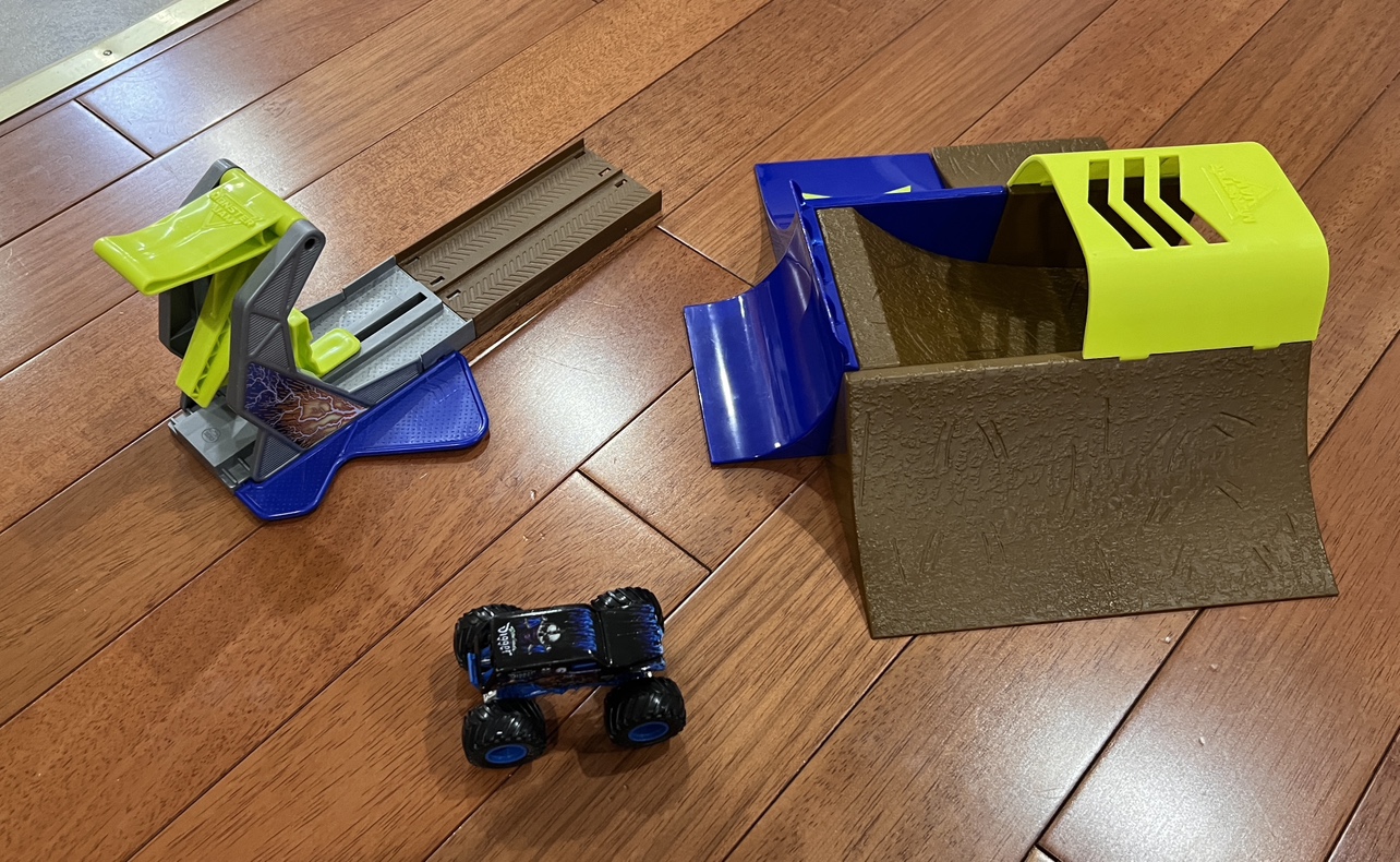 Monster Jam Champ Ramp Freestyle Playset