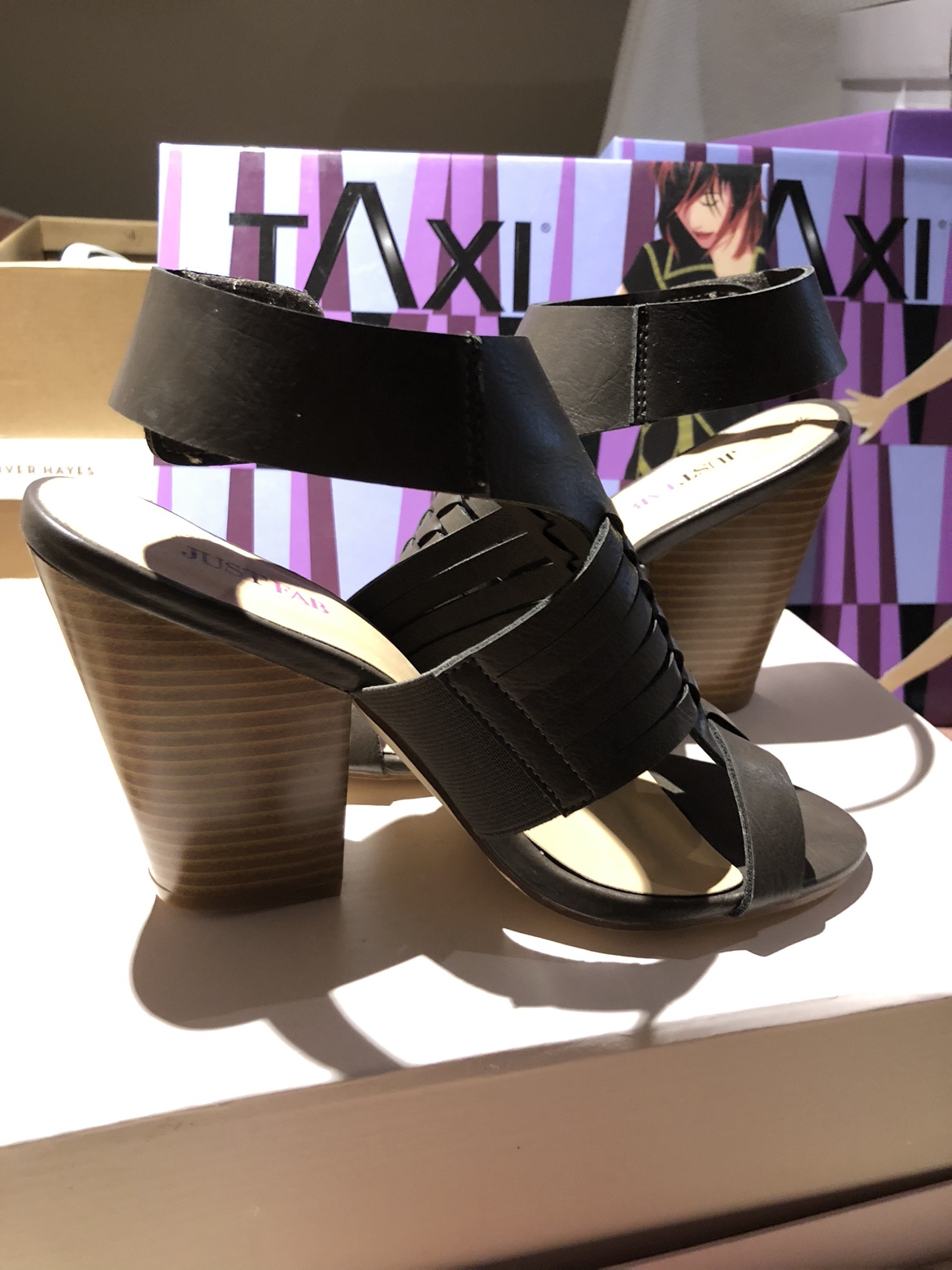Woman's shoes - photo 2