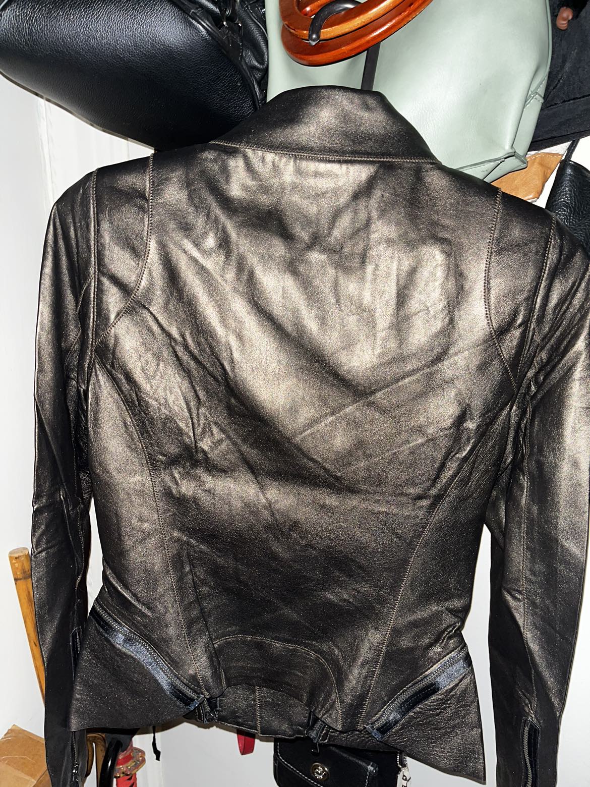 BNWT ELIE TAHARI woman’s leather jacket image indicator(3)
