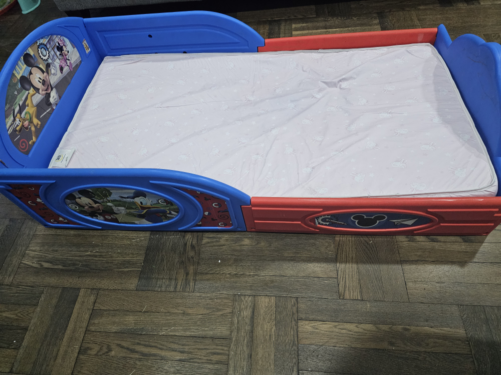 Mickey mouse toddler bed with mattress - photo 2