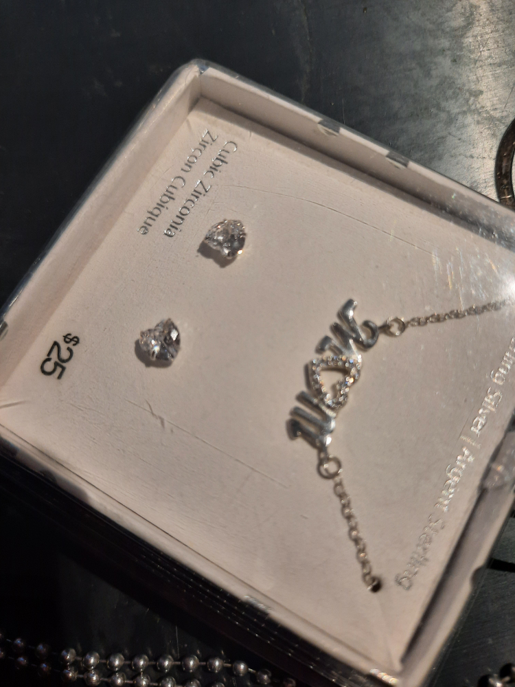 Great gift 🎁 set 💖 Sterling ❤️  earrings& Mom Necklace image indicator(2)