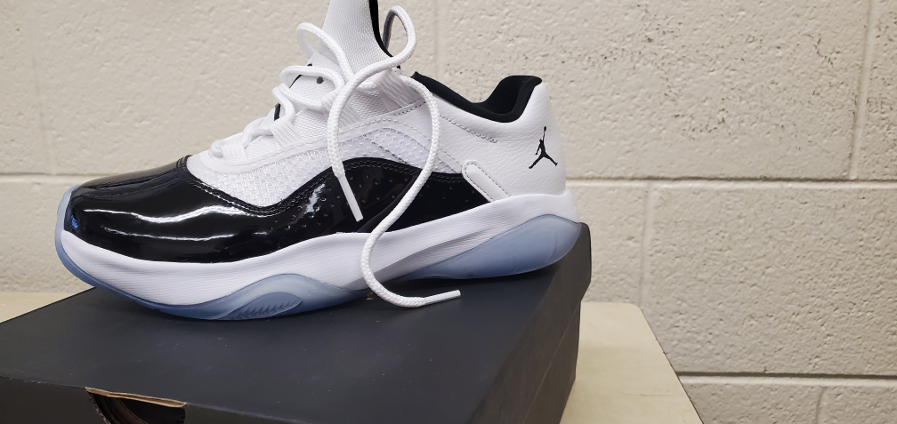 Jordan 11 and Legacy Size 7 image indicator(5)