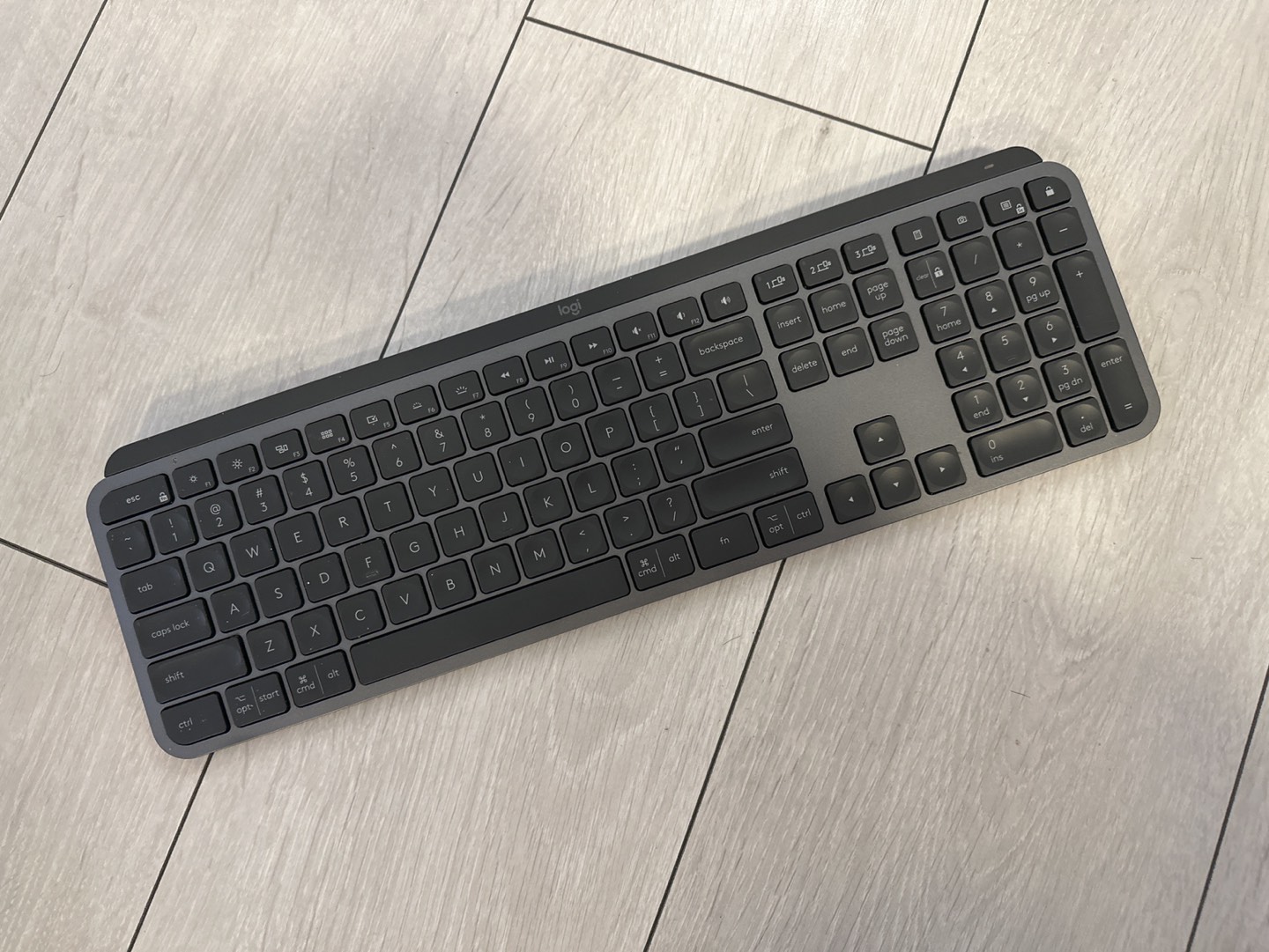 Logitech MX Keys - Mac/PC thumbnail