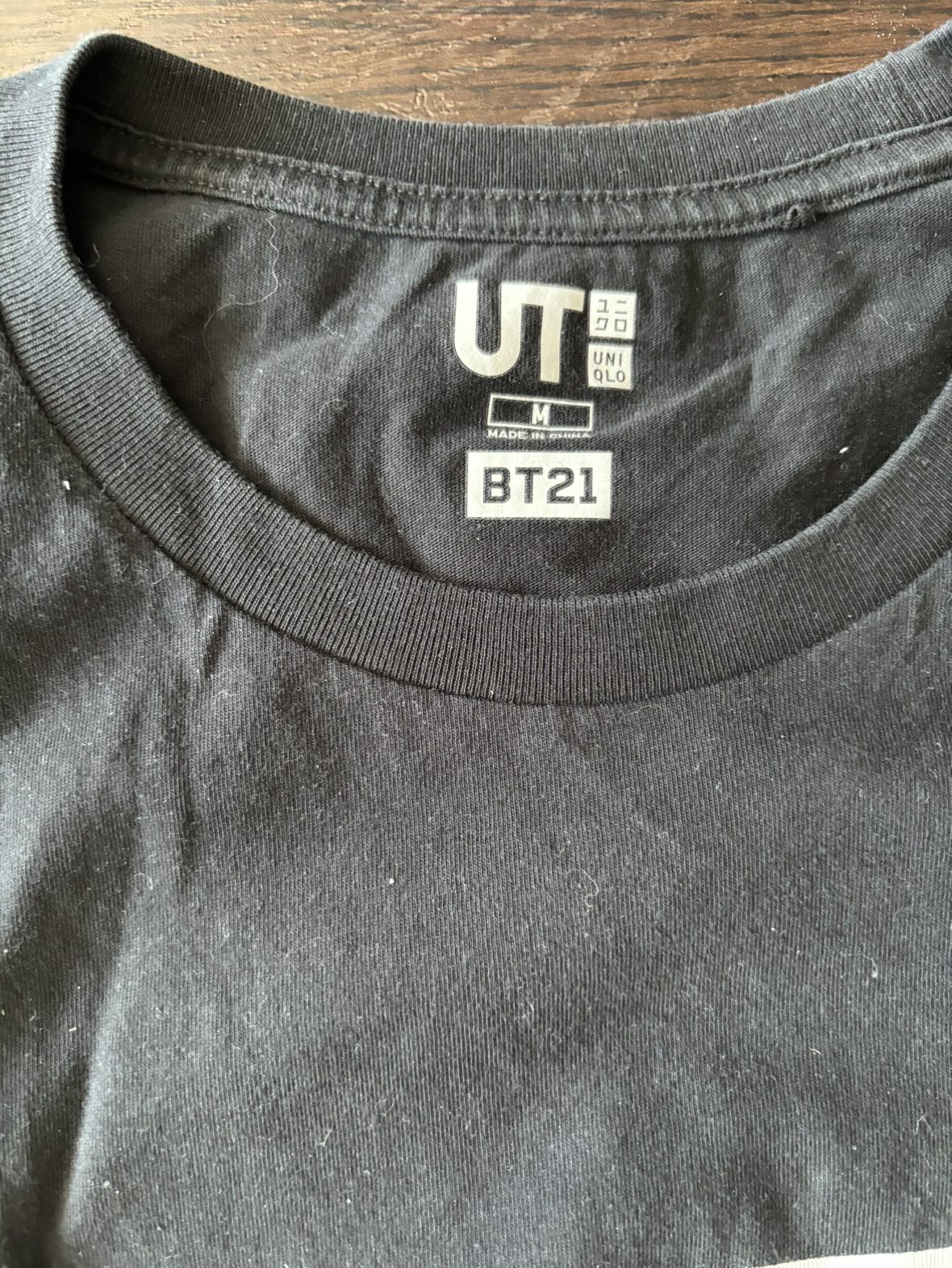 BT21 x Uniqlo Shirt image indicator(3)
