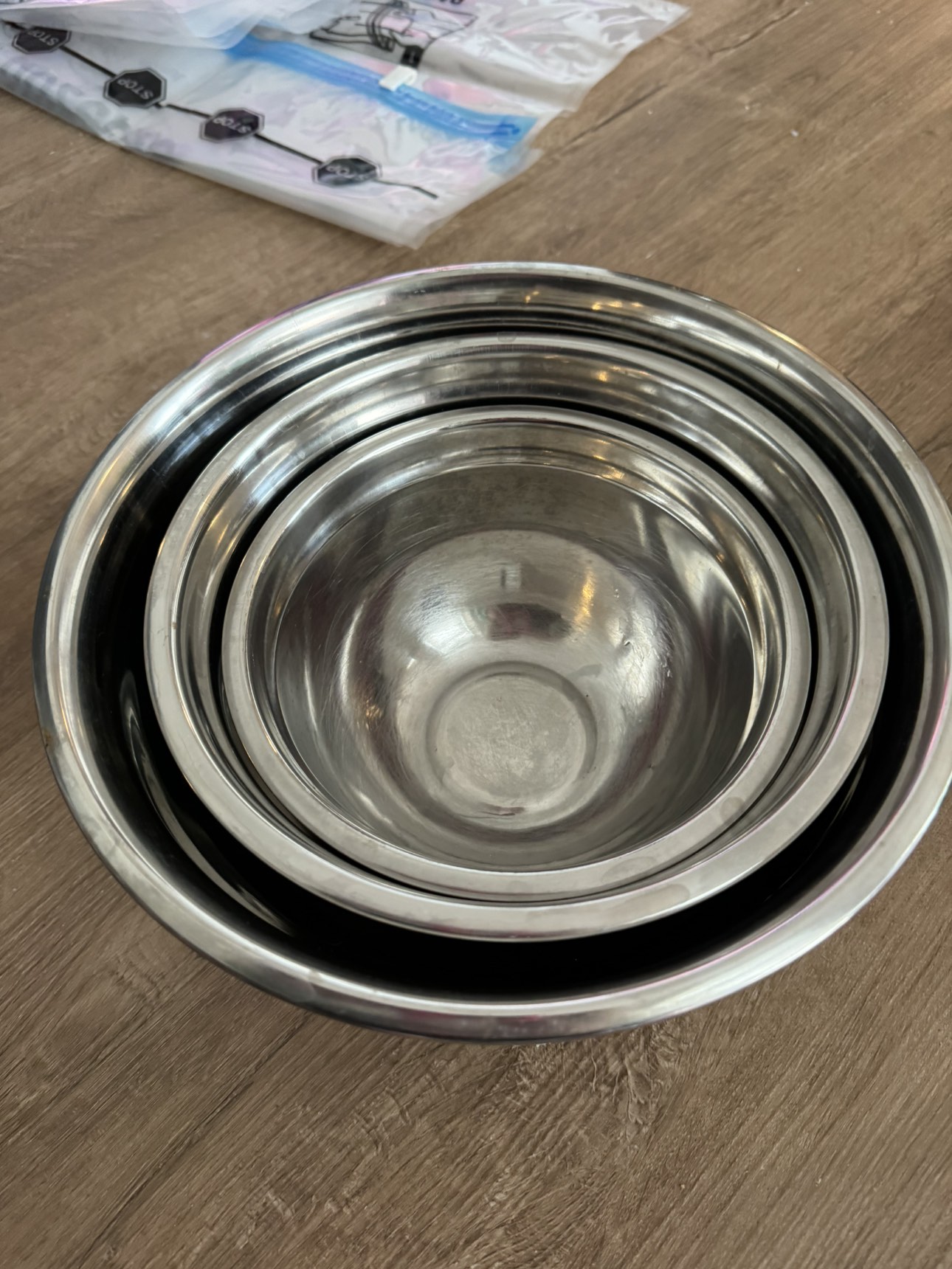 Nesting stainless mixing bowls thumbnail