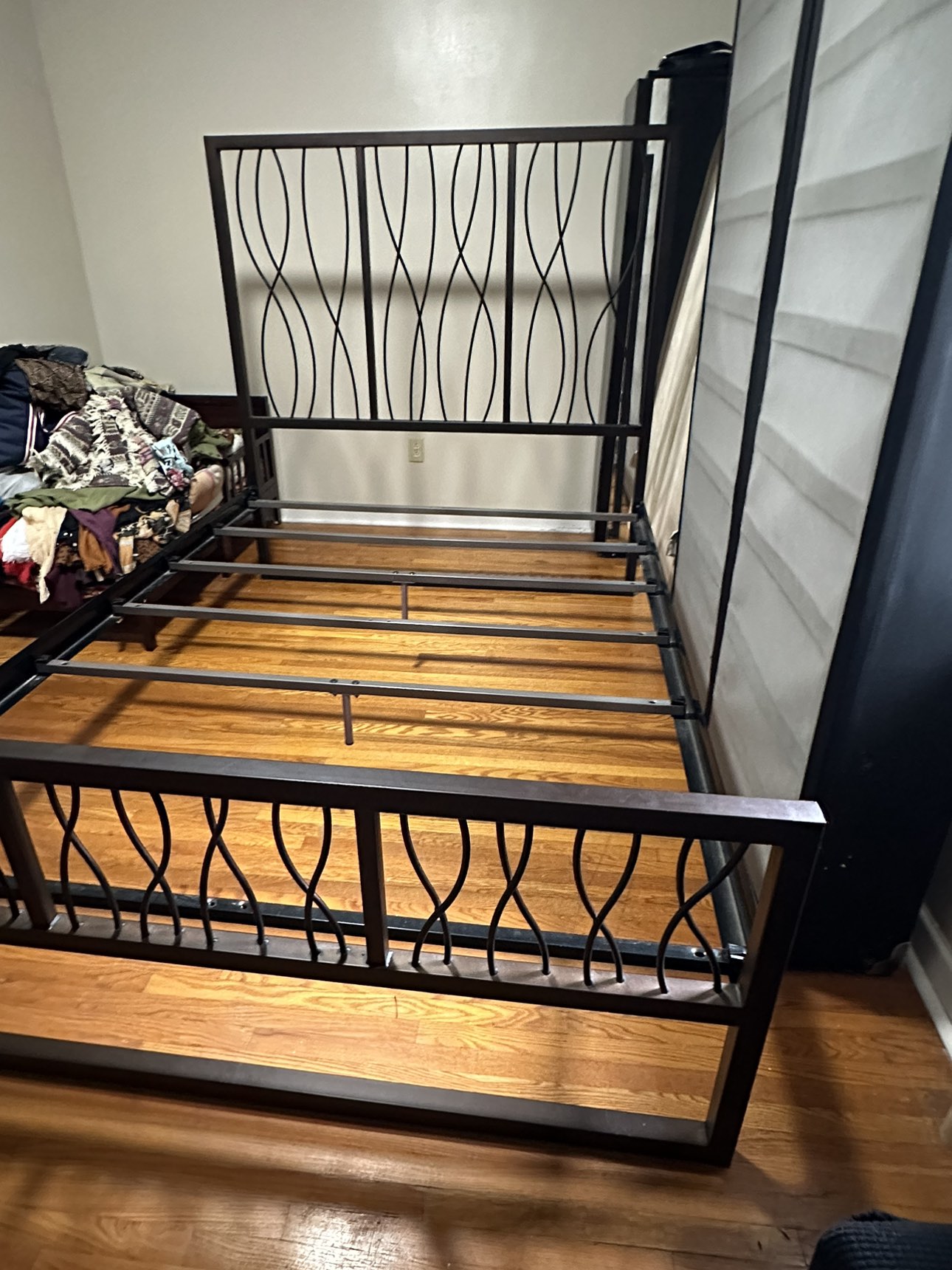 Metal bed frame queen size - photo 2