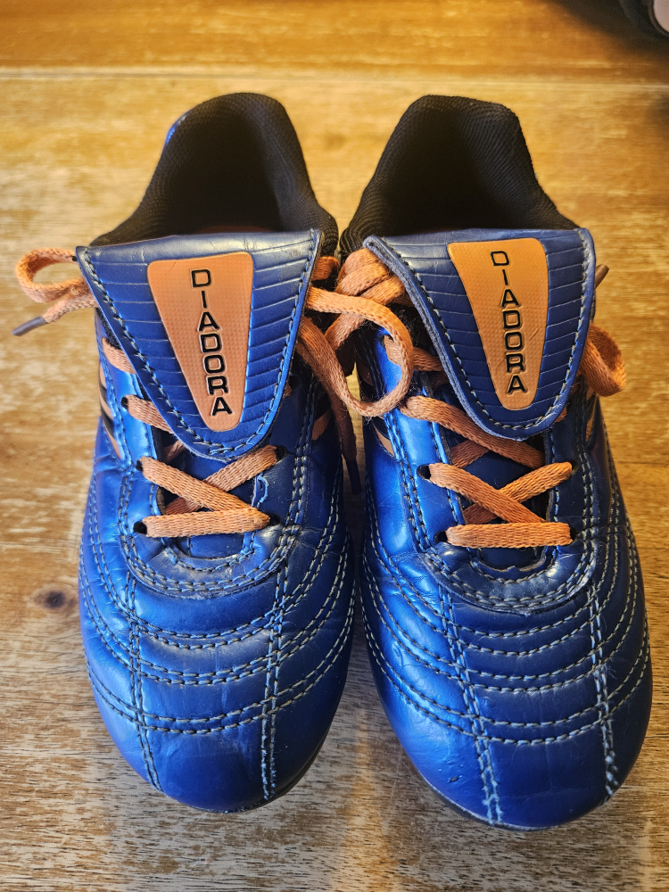 Diadora kids soccer cleats size 13k excellent condition 🥕 thumbnail