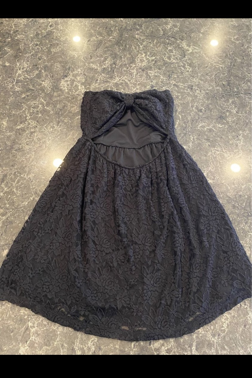 Black strapless lace dress image indicator(2)