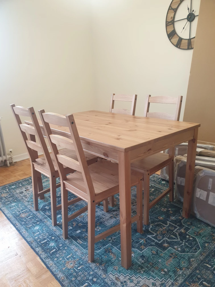 Dining table and 4 chairs