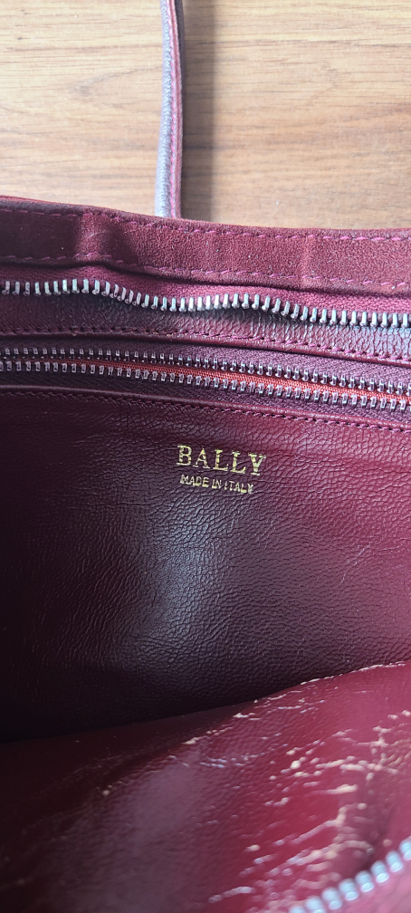 Vintage red suede handbag with gold accents - photo 3