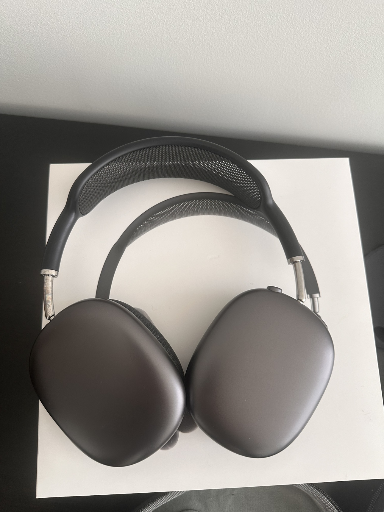 Like new Apple AirPod max space grey